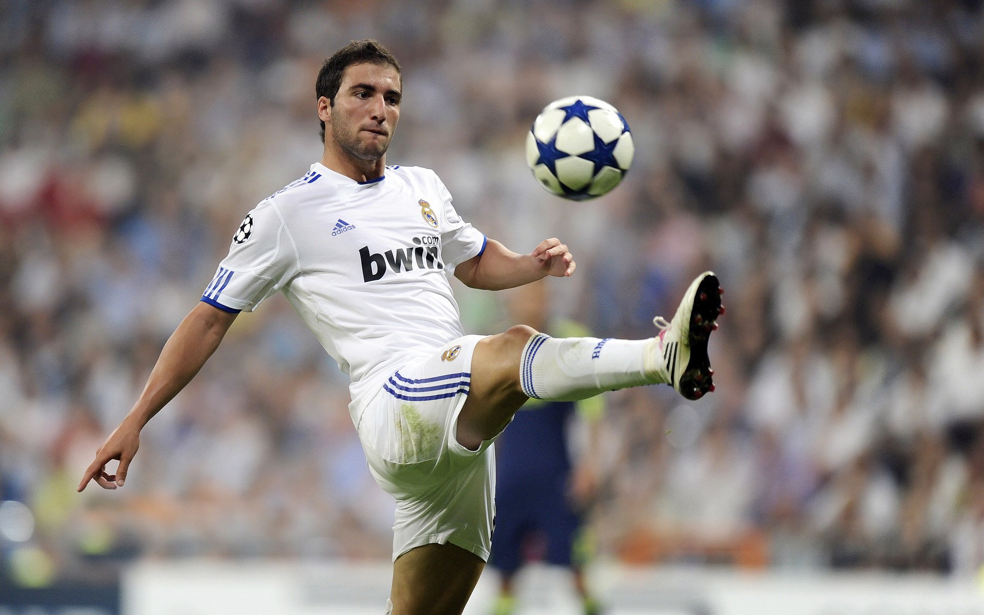 爱游戏平台-_快船队奋勇向前，冲刺赛季目标_，快船队宣传片