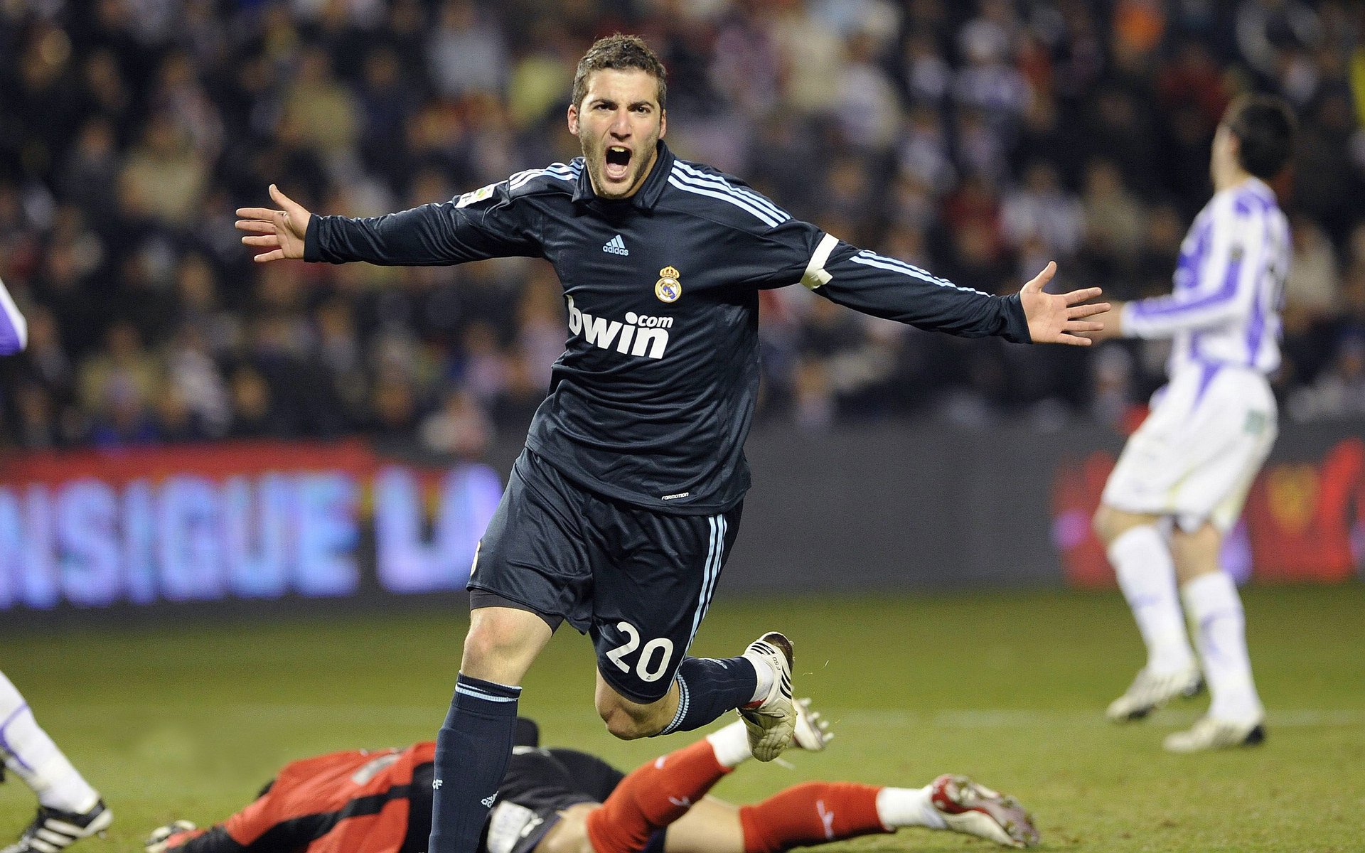 爱游戏体育在线赛事-主帅要求球员提升配合,助球队迈向胜利,球队的主帅是什么意思